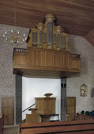 Interieur van kerk met orgel (foto uit 2000)