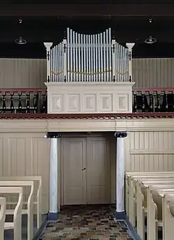 Interieur met orgel (2000)