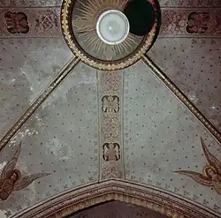 Gewelf met schilderingen van engelen