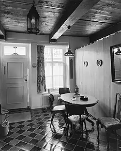 Interieur, hal (1974)