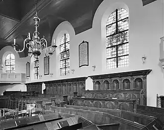 Interieur met herenbanken in 1989