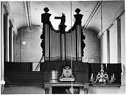 Interieur, orgel met galerij
