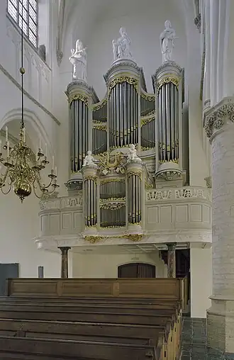 Interieur met orgel
