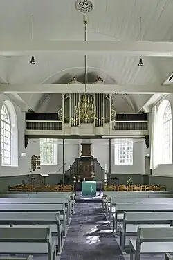 Interieur met orgel