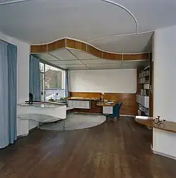 Woonkamer met zicht op het werkgedeelte