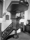 De preekstoel in de kerk
