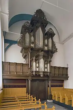 Interieur met orgel (2002)