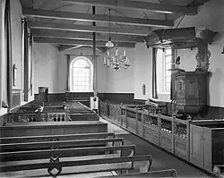 Interieur met preekstoel (1959)