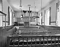 Binnenzicht anno 1966 met orgel en houten banken