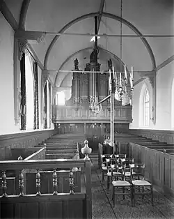 Interieur met orgel