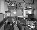 Het interieur met kerkmeubilair in 1959