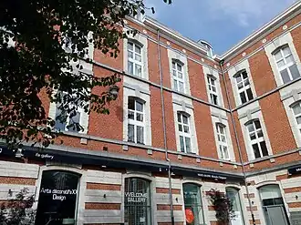 De binnenkant van de brandweerkazerne