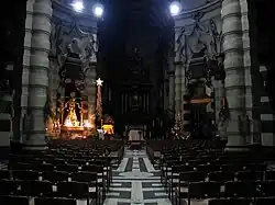 Interieur van de basiliek