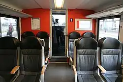 Interieur van Velios 352, eerste klas met ruime "2+2"-opstelling.