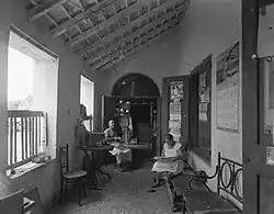 Voorgalerij in 1954