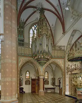 Interieur met orgel