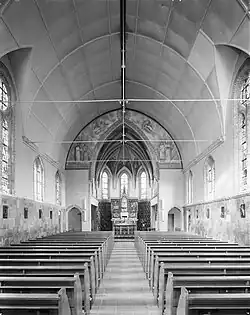 Interieur met koor Clemenskerk (1972)