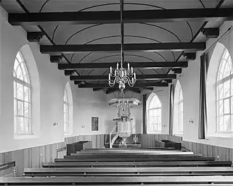 Interieur met preekstoel (1976)