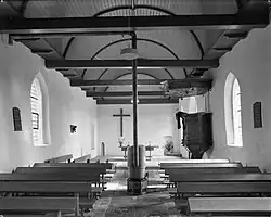 Interieur met preekstoel