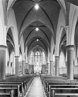 Interieur richting koor