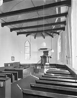 Interieur met preekstoel in 1981