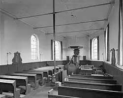 Interieur met preekstoel in 1981