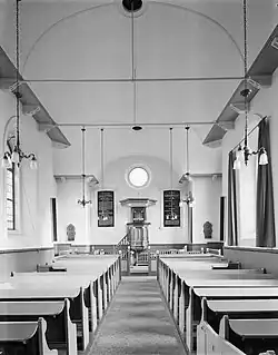 Interieur met preekstoel