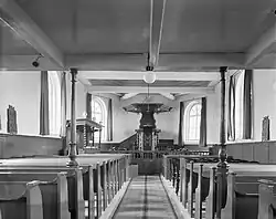 Interieur met preekstoel