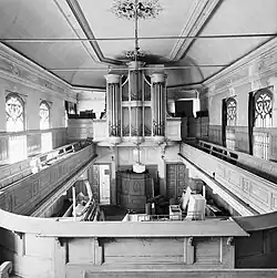 Interieur met orgel (1977)