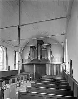 Interieur met orgel