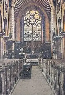 Interieur gezien naar het koor