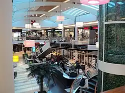 Het winkelcentrum aan het eind van de Passage