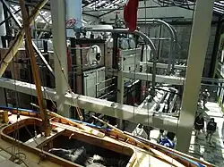 Interieur aquarium met machines van Hovden Cannery