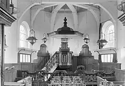 Interieur met preekstoel (1947)