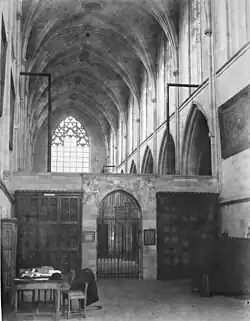 Koorafscheiding in de Oude Minderbroederskerk, 1915?
