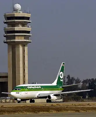 Een Iraqi Airways Boeing 737-200 op Bagdad International Airport