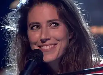 Iris Hond live bij DWDD, 2018.