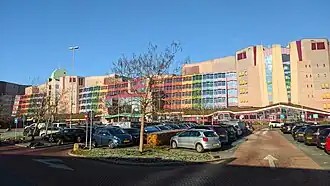 Links vlinder 3 en rechts vlinder 4 met in het midden de ontvangsthal