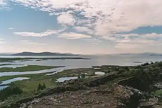 Het Þingvallavatn vanaf Þingvellir