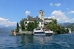 Isola San Giulio vanaf het meer gezien