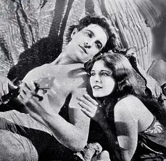 Ramón Novarro en Dorothy Janis in The Pagan