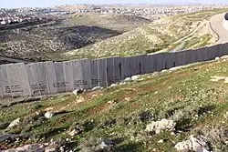 De Israëlische Westoeverbarrière bij Ramallah
