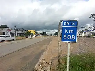 De hoofdweg BR-101 in Itamaraju