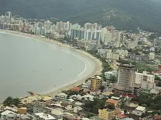 Het strand praia do Centro in Itapema