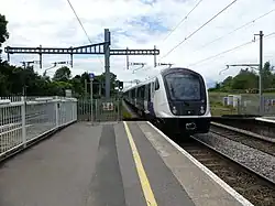De Elizabeth line bij vertrek naar Reading.