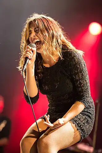 Izïa Higelin tijdens het festival "Le Week-end des Curiosités 2015" in Ramonville-Saint-Agne.