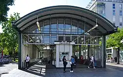 De toegang aan de Jägerstraße.