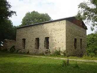 Muren van de voormalige burcht van Järve