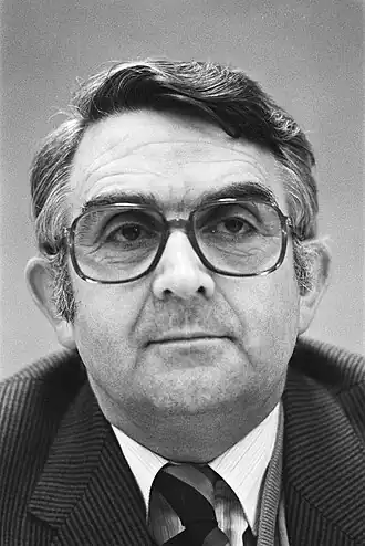 Scholten in 1984 bij de oprichtingsvergadering van het "Platform voor vrede en Solidariteit"