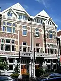 Herenhuis van het complex Teniersstraat 6 / Johannes Vermeerstraat 35-45